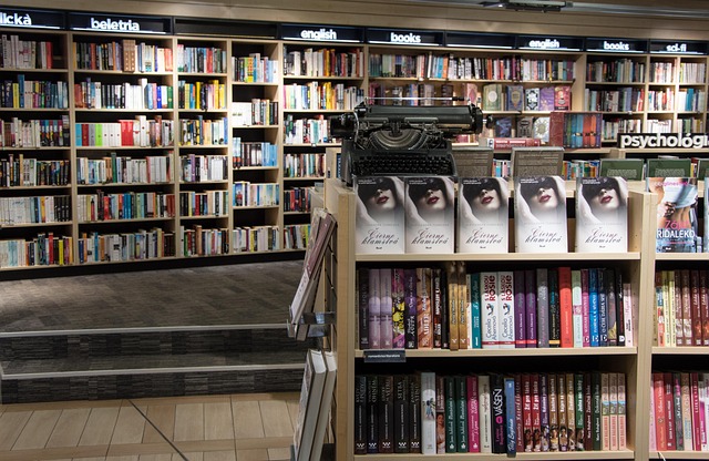 bookstores, reading, closures, industry trends