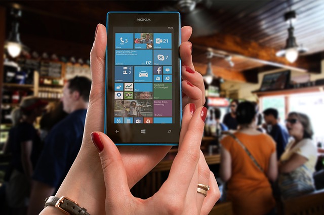 smartphone vlogging, rear camera monitor, Bluetooth remote, photography accessories