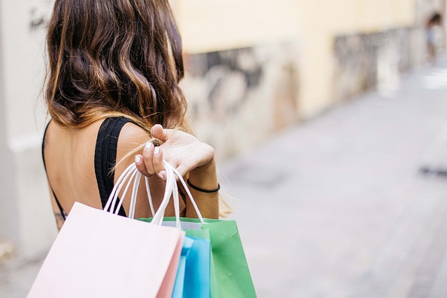 unclaimed luggage, airline sales, lost baggage, bargain shopping