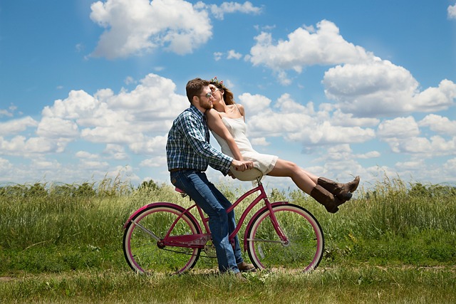 age gap relationships, older women, younger men, dating dynamics